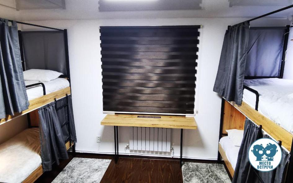 Место Встречи "Guest House Meeting Place" ビシュケク エクステリア 写真