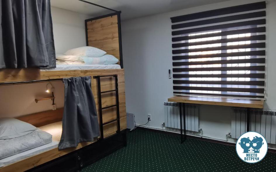 Место Встречи "Guest House Meeting Place" ビシュケク エクステリア 写真