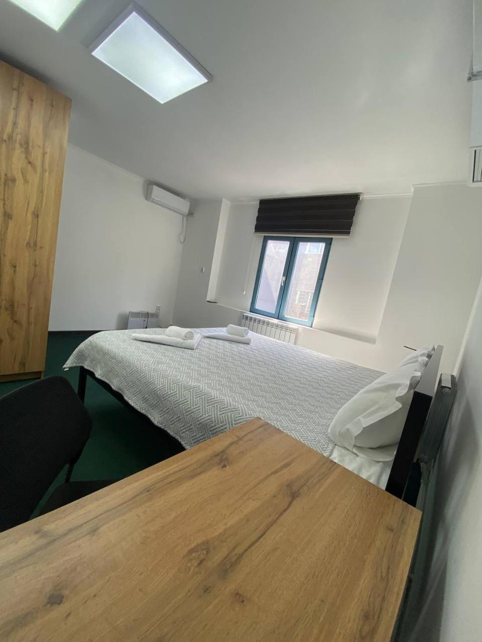 Место Встречи "Guest House Meeting Place" ビシュケク エクステリア 写真